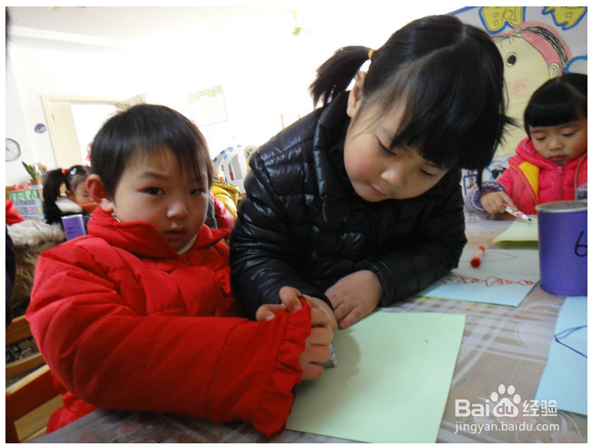 当宝宝和小朋友在一起玩的时候应该注意什么？