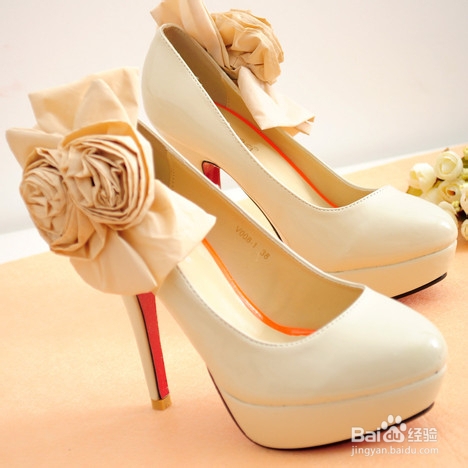 穿高跟鞋磨脚该怎么办