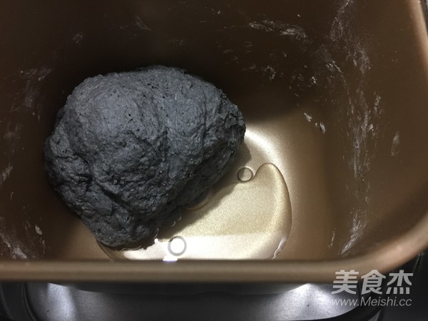 黑芝麻坚果养生欧包