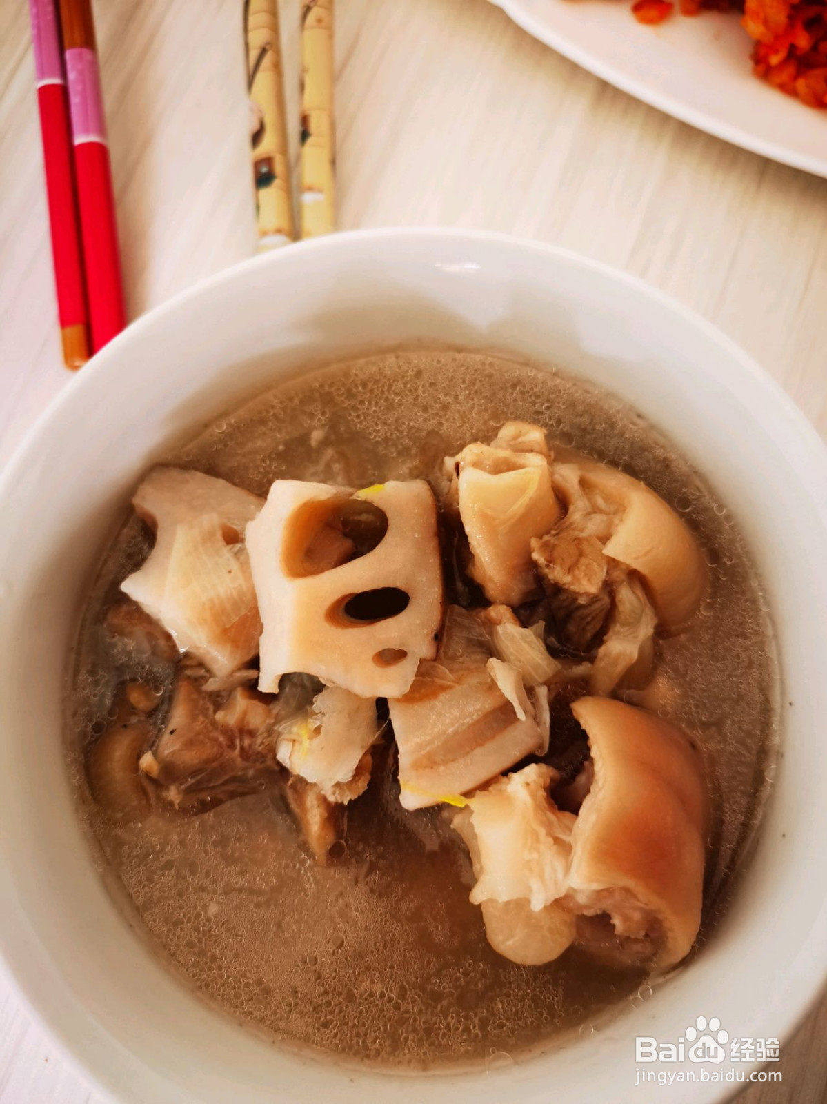 私家猪蹄莲藕汤的做法