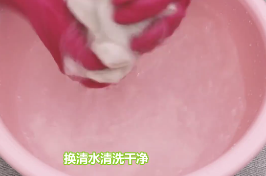 白色和米色衣服被染色了怎么办