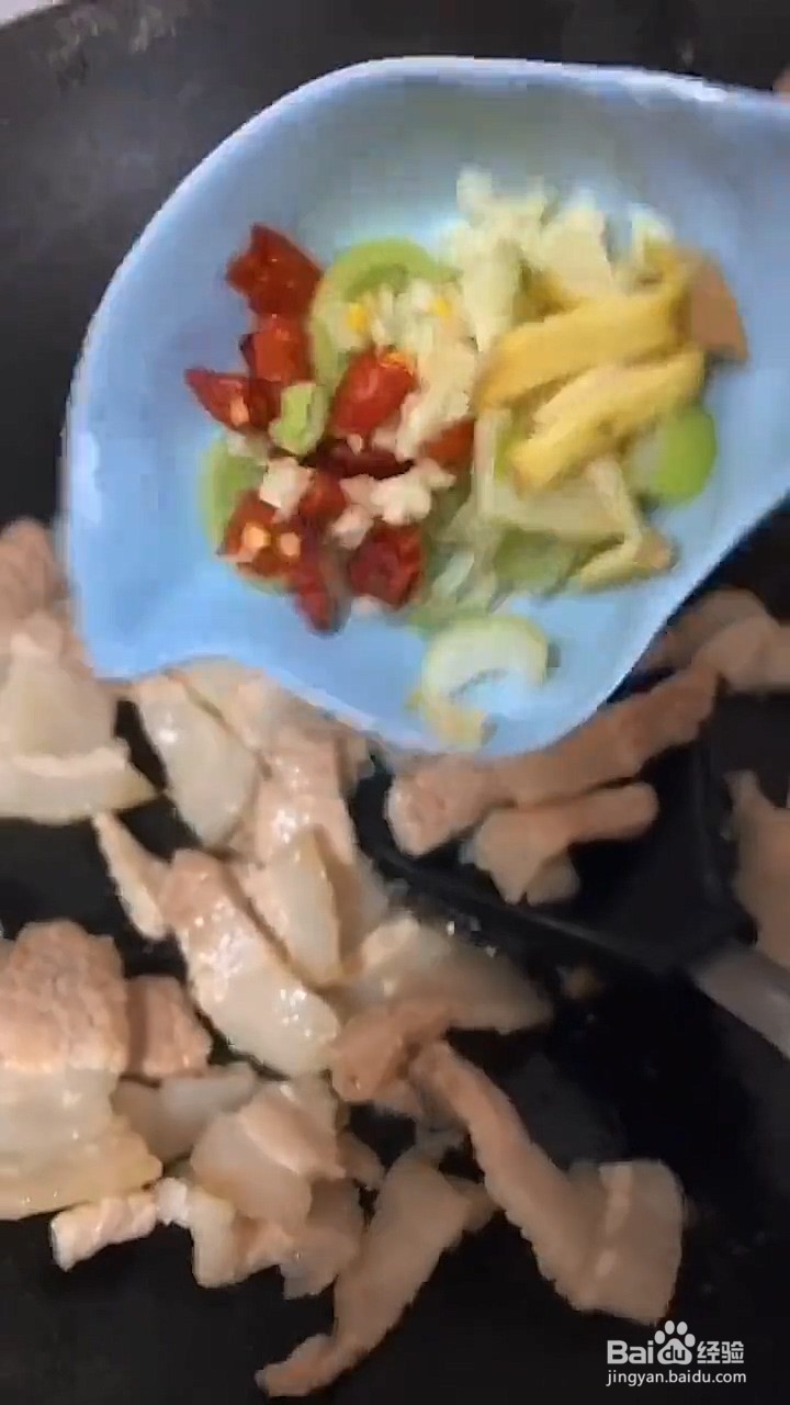 如何制作五花肉炒酸菜？