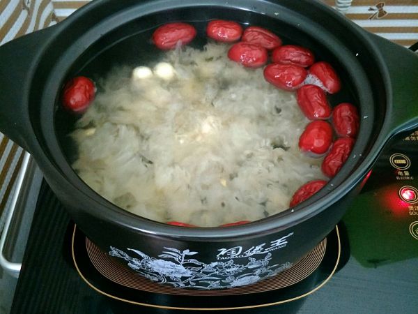 银耳莲子木瓜羹