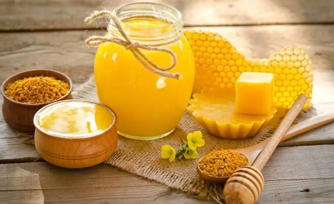 放了七八年的蜂蜜还能吃吗