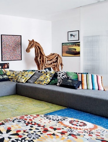 时尚沙发区布置攻略打造最亮眼的角落