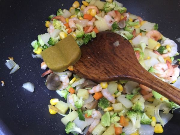 鲜虾杂蔬咖喱饭