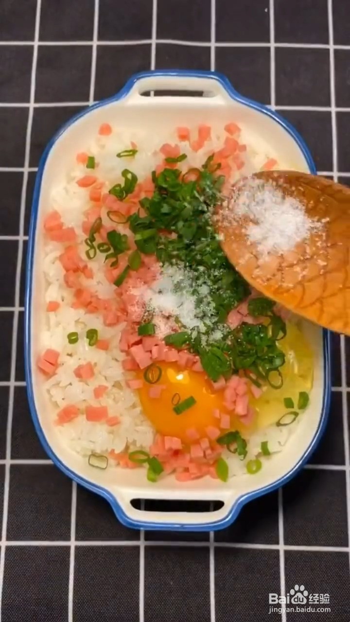 如何制作蛋炒饭披萨