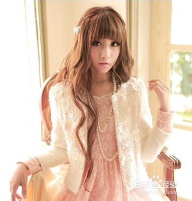 搭配蕾丝连衣裙演绎婉约唯美风