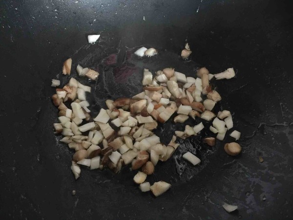 鸡腿包饭丘比沙拉汁