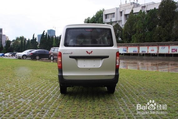 五菱之光怎么换雨刮器