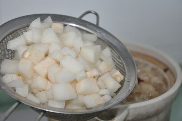 脆梨红枣银耳汤