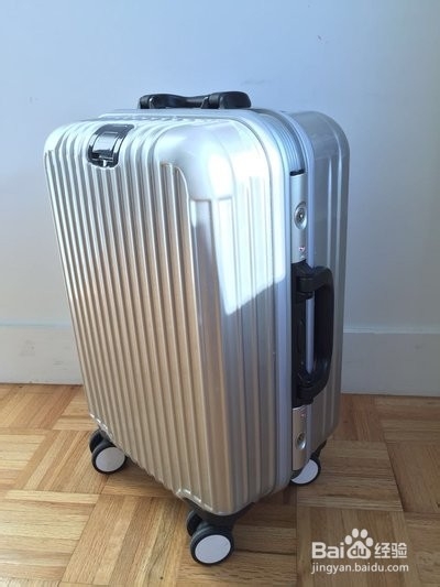 行李箱里面的扣怎么使用的呢？