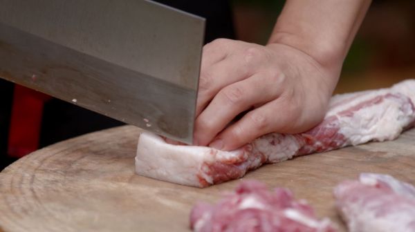 先炒再炖，烧出不一样的肉片汤！