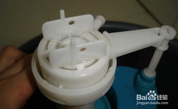 马桶排水阀漏水怎么修