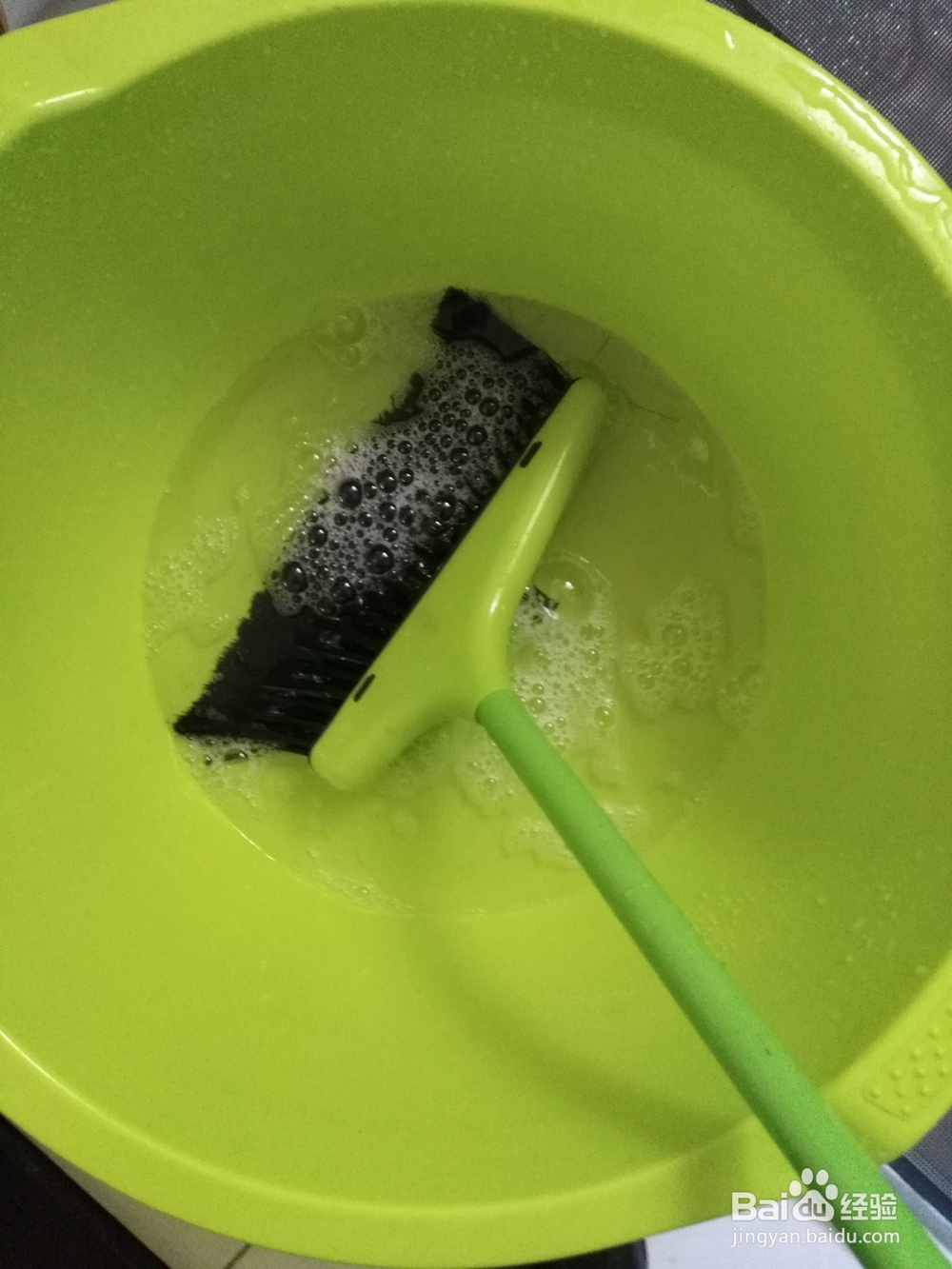 省时省力又省水的纱窗清洗方法