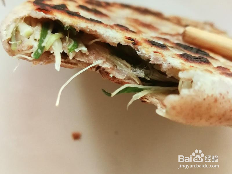 野生小蒜葱油饼的做法