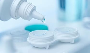 如何佩戴隐形眼镜