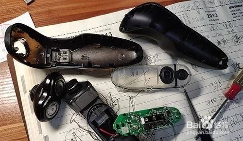 飞利浦剃须刀电池如何换