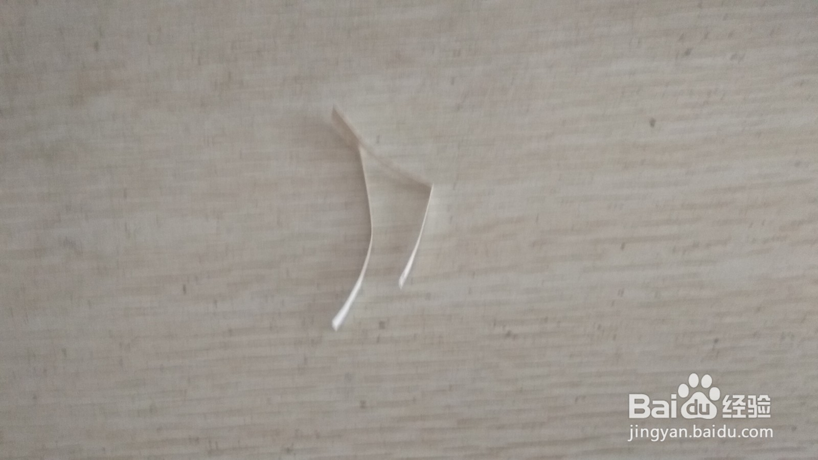 如何用一个细长的长方形硬卡纸做简易的手机支架