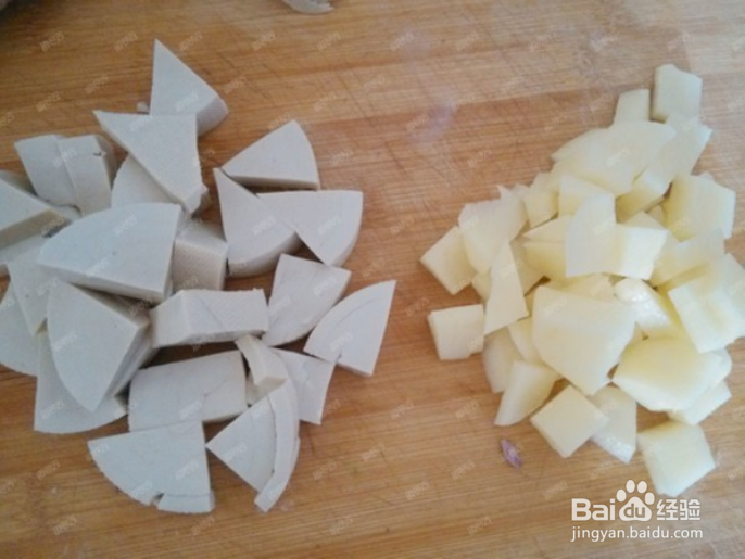 孜然土豆烩豆制素鸡怎么做