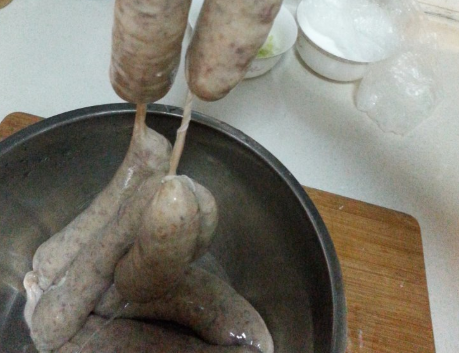 东北农村灌淀粉肠的做法