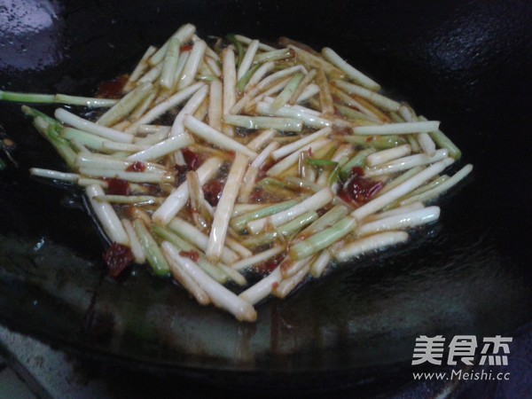 韭菜炒香干的做法