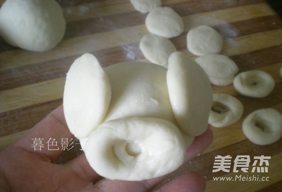 小猪豆沙包的做法