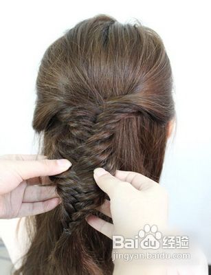 超美鱼骨辫的编法图解让男人对你目不转睛