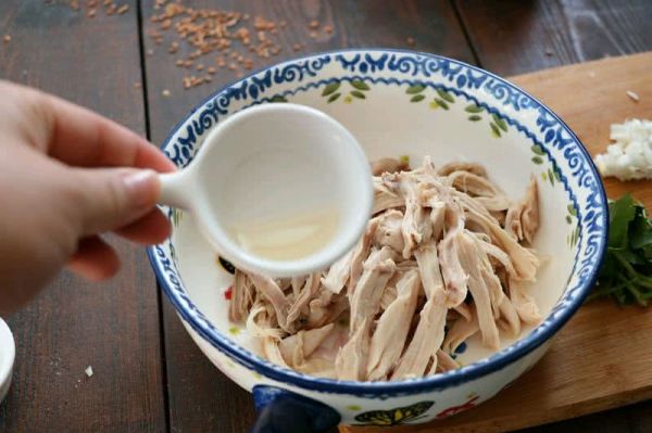 亚麻籽油凉拌鸡腿丝