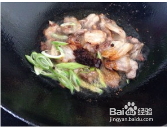 家常菜五花肉干煸土豆片