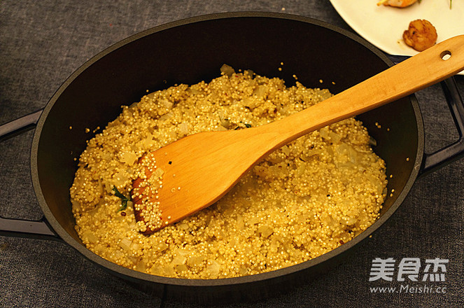 海鳌虾菠萝串配藜麦饭