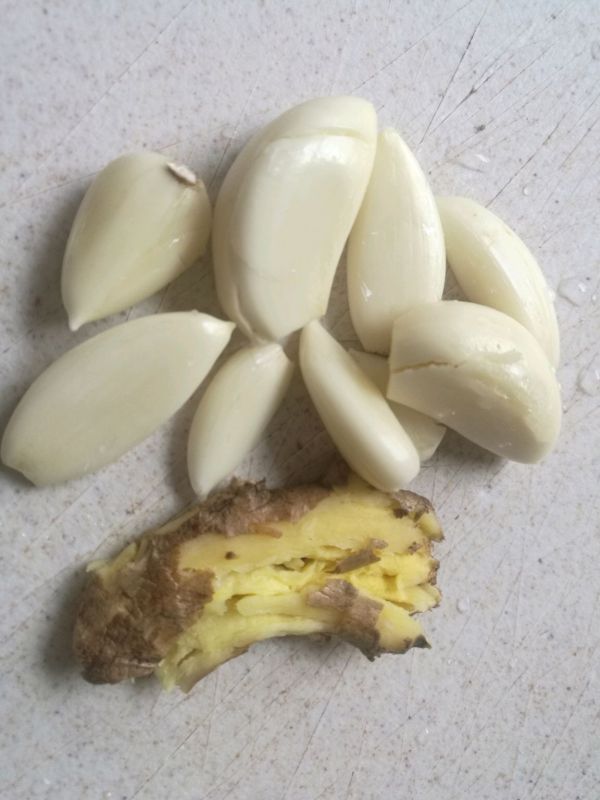 话梅花生炆猪蹄