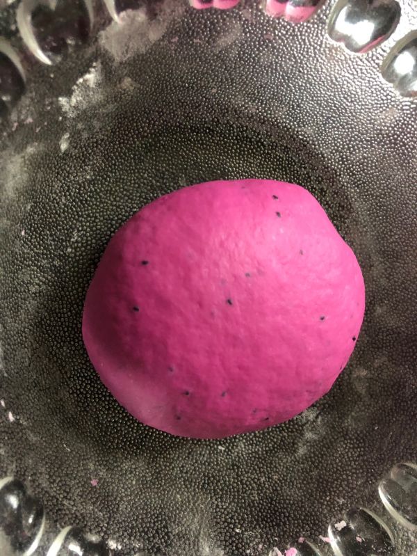 火龙果麻薯软欧包