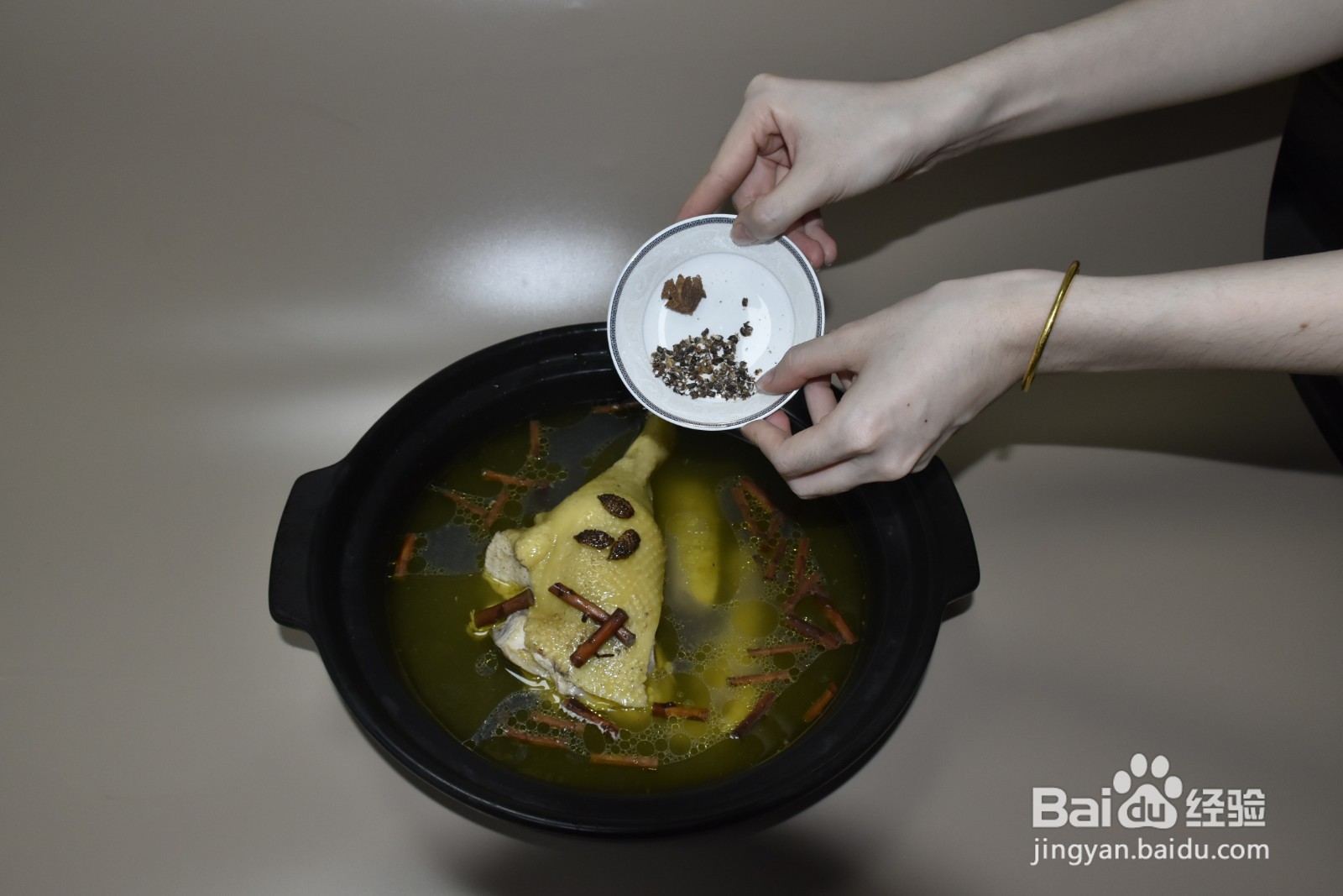 春砂仁根煲老母鸡