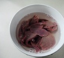 猪肝木耳汤的做法