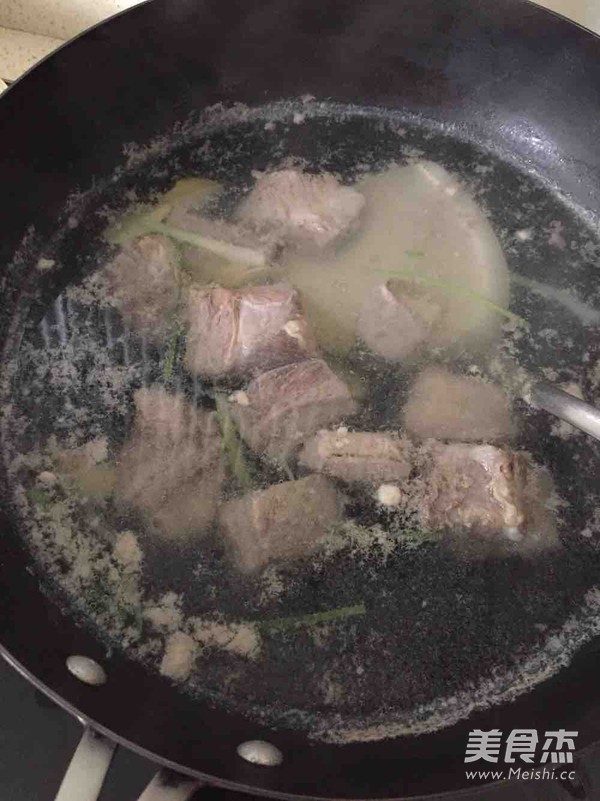 萝卜排骨汤的做法
