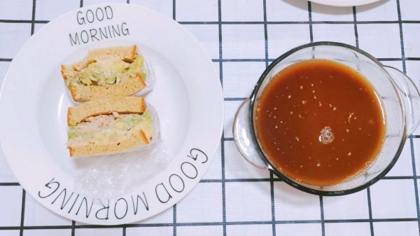 金枪鱼土豆泥沙拉三明治