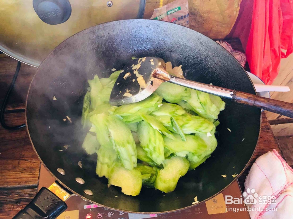 如何做出时令美食:乡食野味之春笋五花烩芥菜!