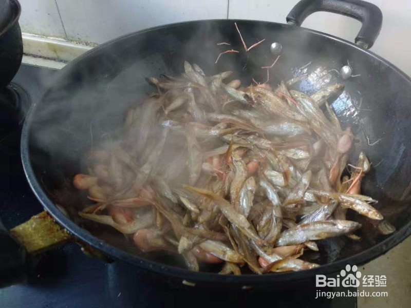 炒干巴鱼的做法