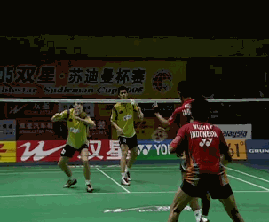 如何快速判断羽毛球来球路线和落点