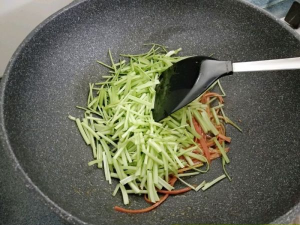 绿鬓红颜炒豆皮