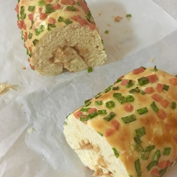 葱香肉松面包卷