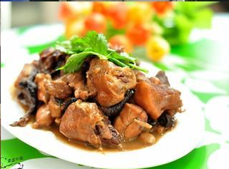 榛蘑炖鸡腿，营养又好又保护一眼睛！