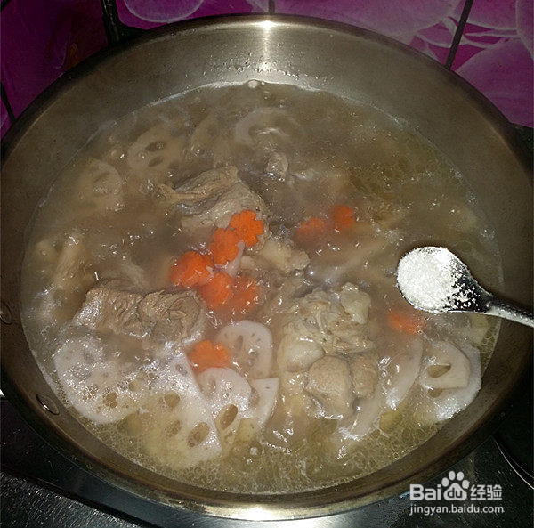 筒骨莲藕汤制作