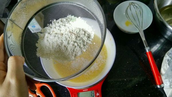 杨梅果酱夹心蛋糕卷