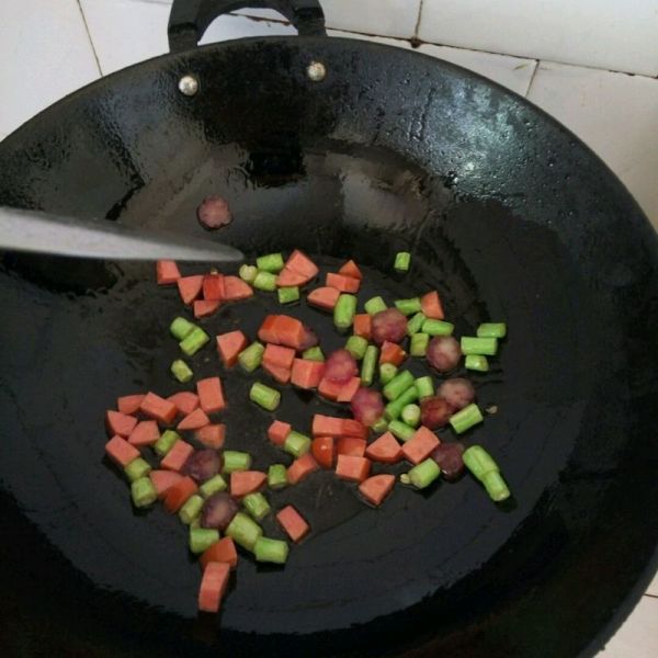 杏鲍菇双肠炒饭