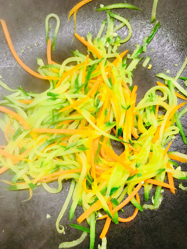 肉臊子鸡蛋炒面