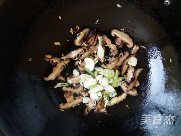 菌菇蚝油炒冻豆腐