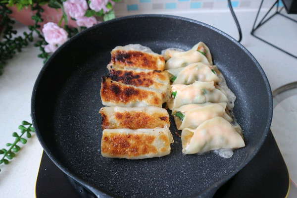 韭菜虾仁锅锅贴