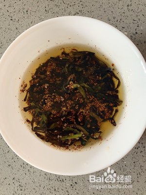 教你如何制作葱油拌面